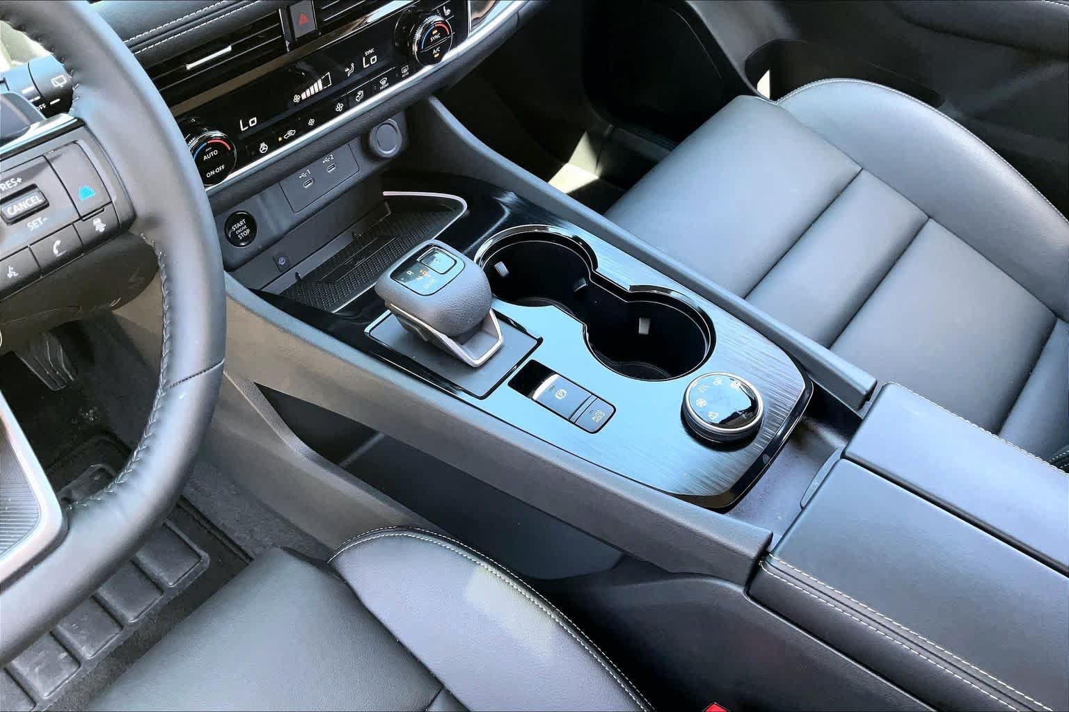 Certified 2025 Nissan Rogue SL AWD/4WD image 14