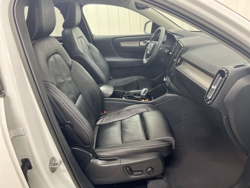 Used 2023 Volvo XC40 B4 Ultimate FWD image 22
