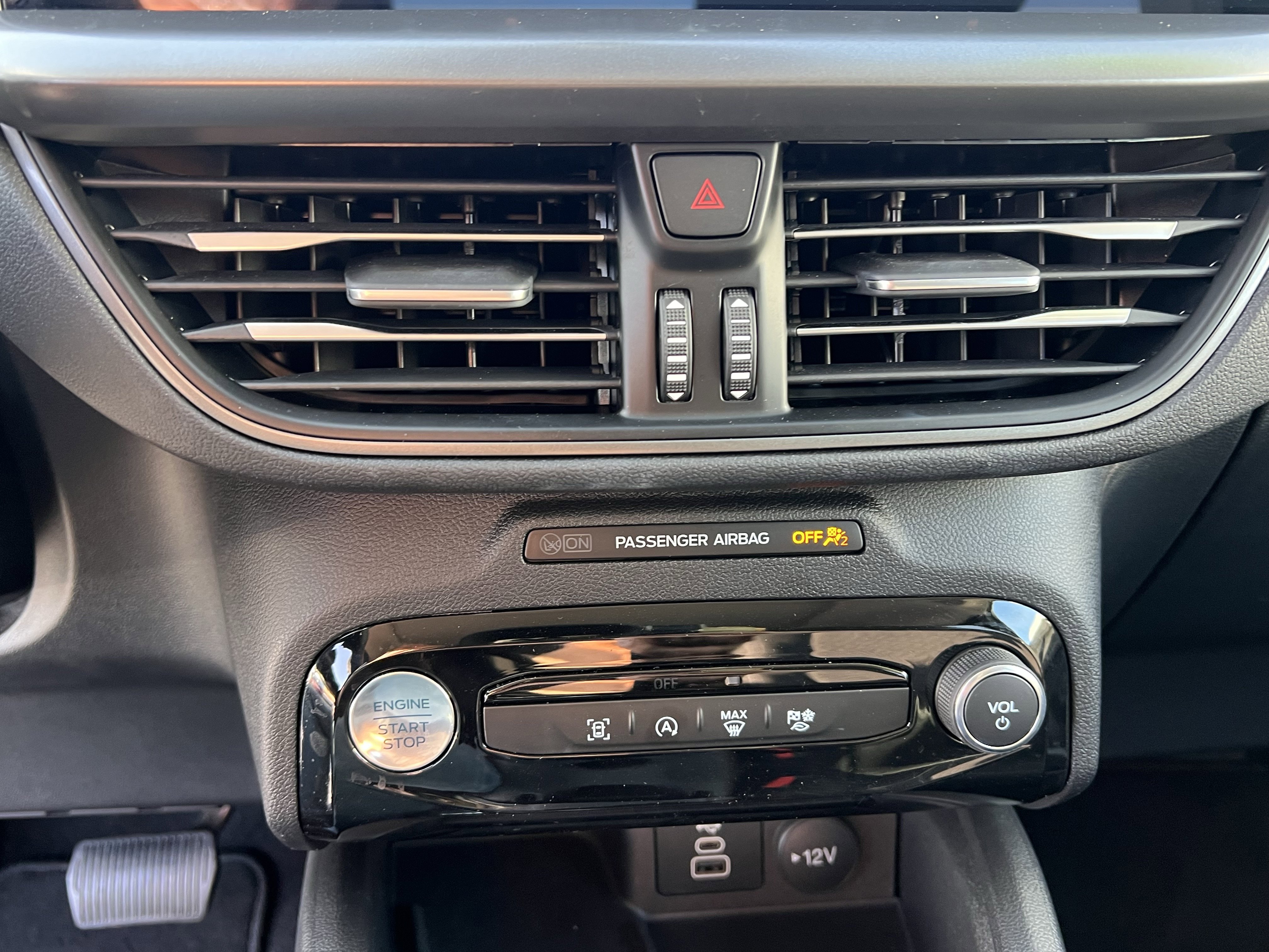 Used 2025 Ford Escape Active w/ Active Premium Tech Pack image 30