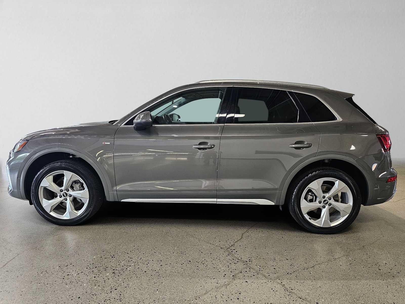 Used 2023 Audi Q5 2.0T Prestige w/ Prestige Package AWD/4WD image 6