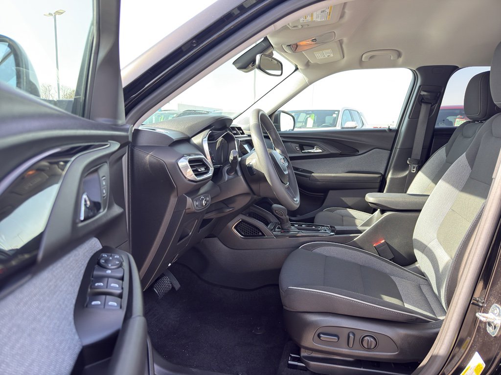 Used 2023 Chevrolet TrailBlazer LT w/ Convenience Package image 11