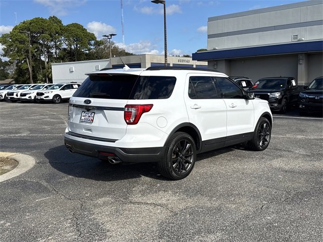 Used 2019 Ford Explorer XLT w/ Equipment Group 202A image 5