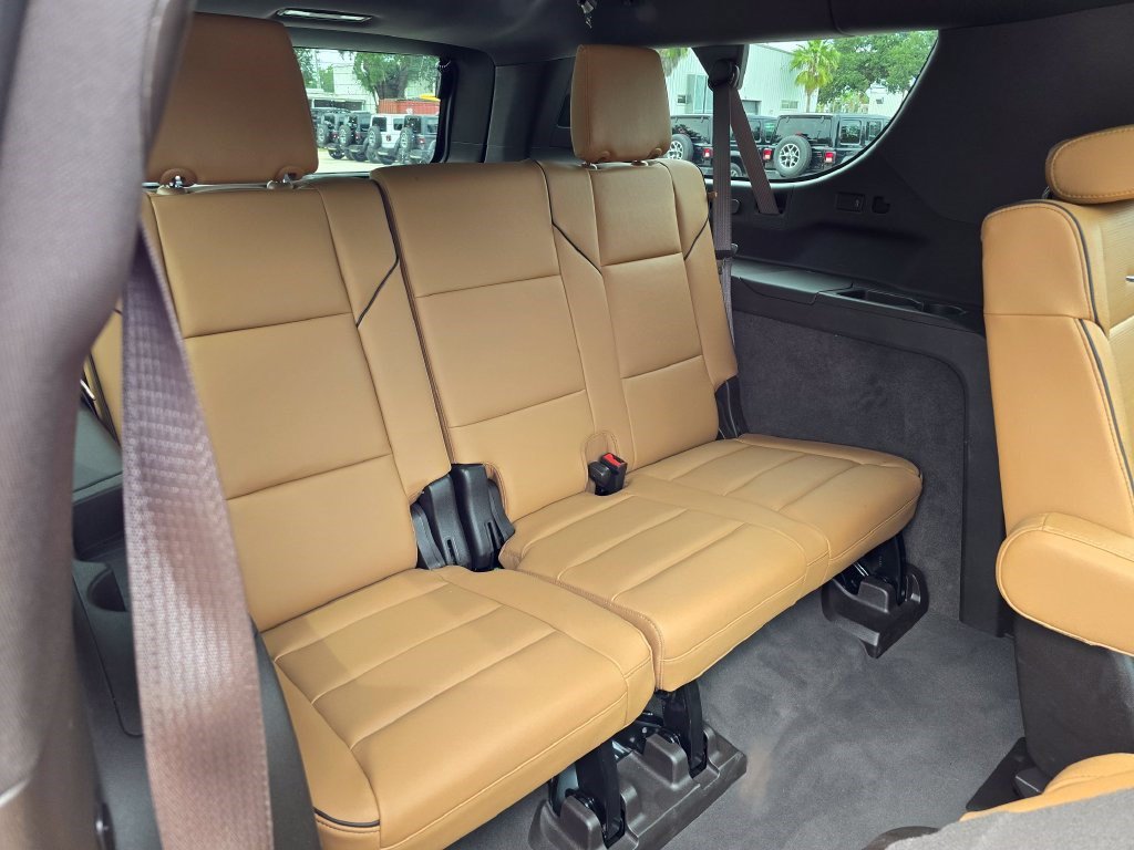 Used 2025 Cadillac Escalade ESV Premium Luxury w/ LPO, Radiant Package AWD/4WD image 47