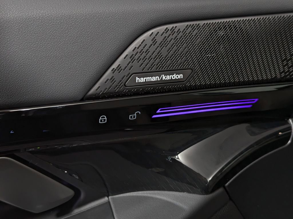 Used 2025 BMW 530i xDrive image 14