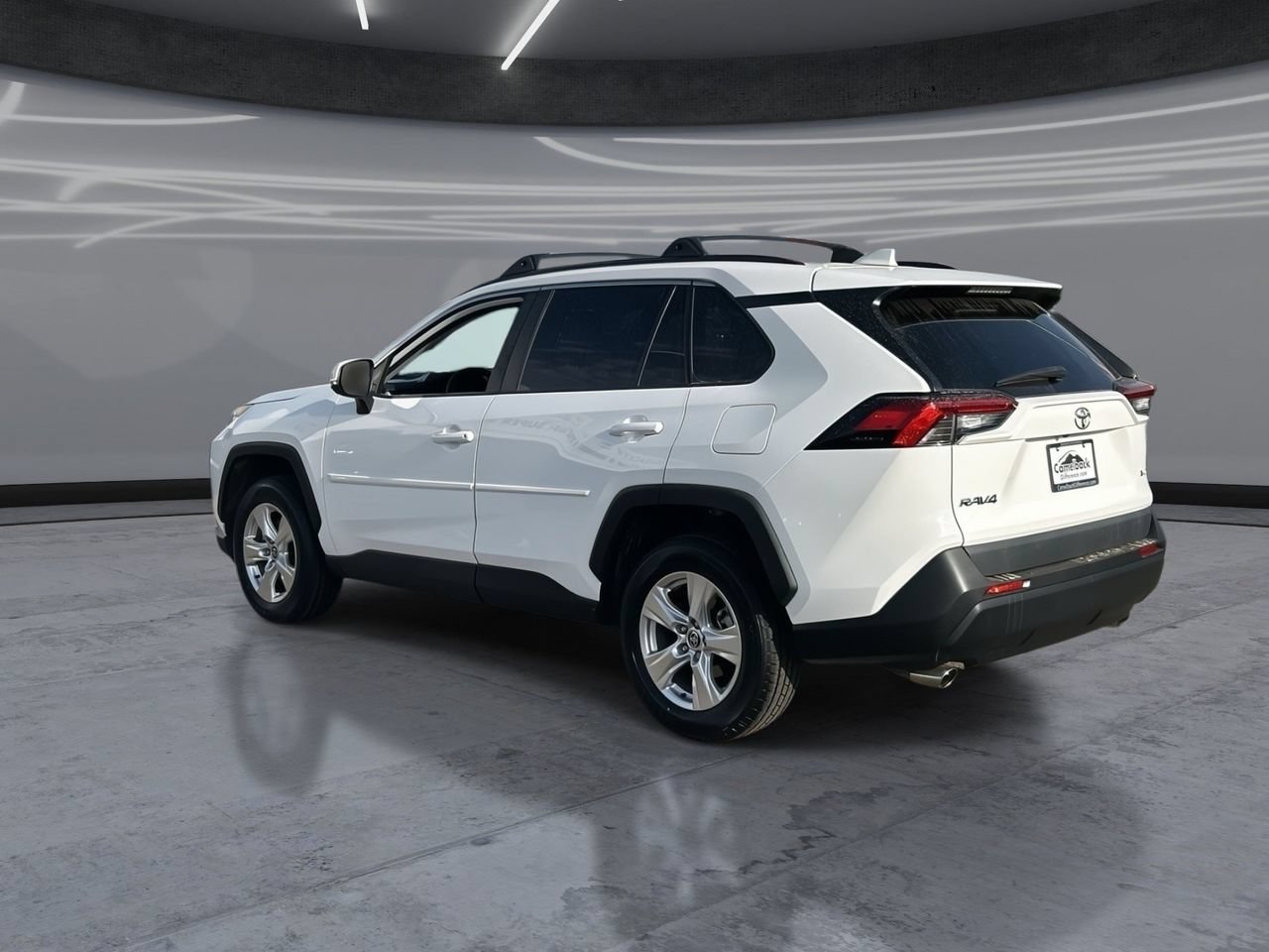 Used 2021 Toyota RAV4 XLE w/ Carpet Mat Package (TMS) FWD image 4