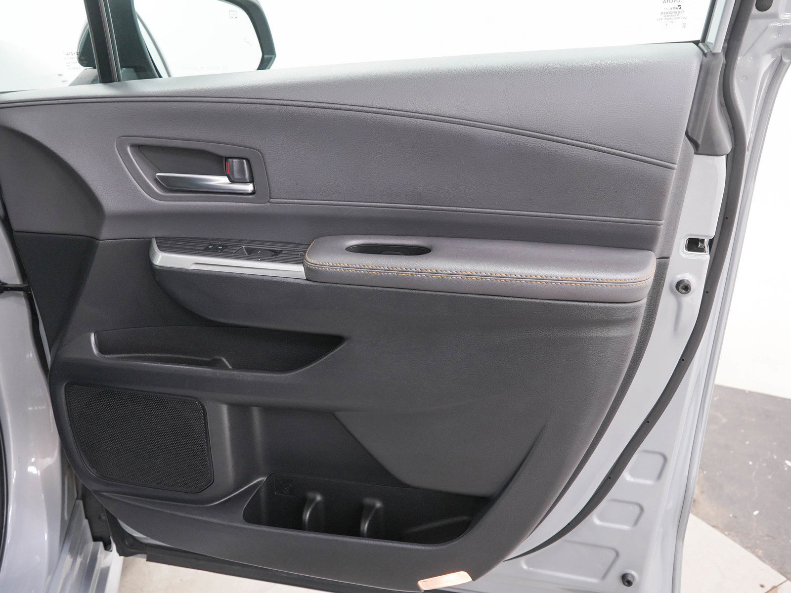 Used 2022 Toyota Sienna XLE Woodland Edition AWD/4WD image 14