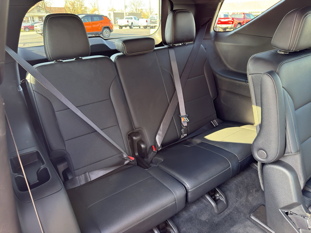 Used 2025 Chevrolet Traverse LT image 55