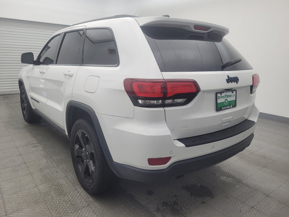 Used 2019 Jeep Grand Cherokee Laredo image 5