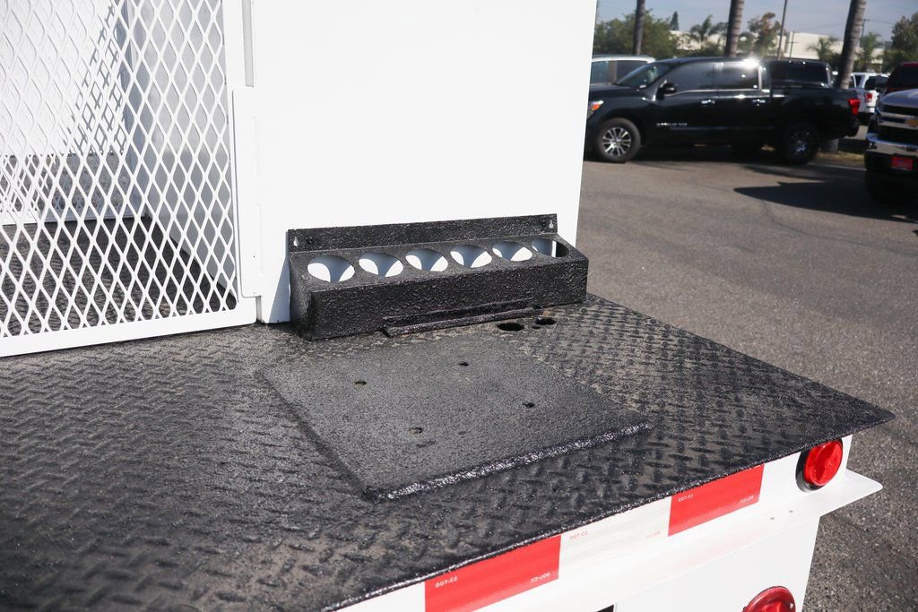 Used 2016 Ford F550 2WD Regular Cab Super Duty image 10