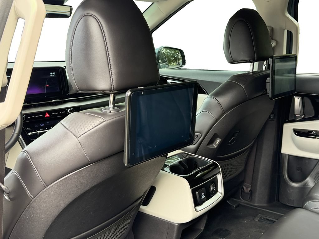 Certified 2022 Kia Carnival SX FWD image 13