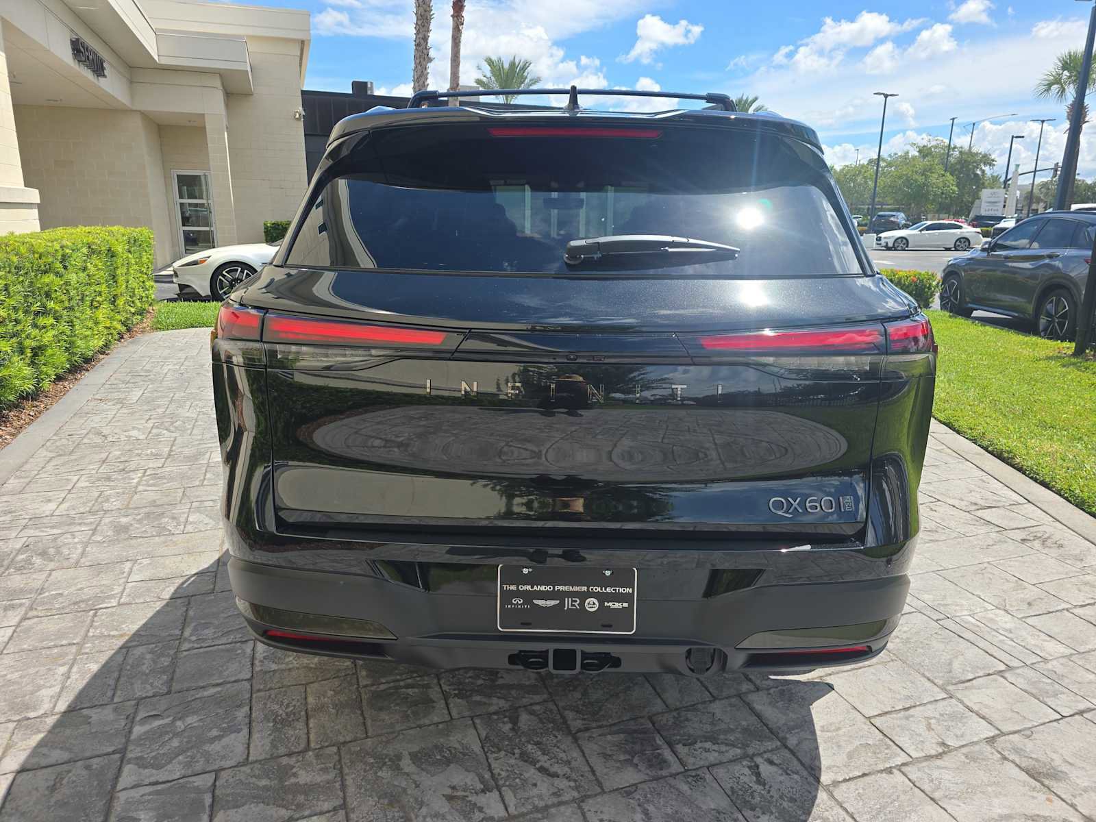 New 2026 INFINITI QX60 Autograph w/ Dark Cargo Package image 5