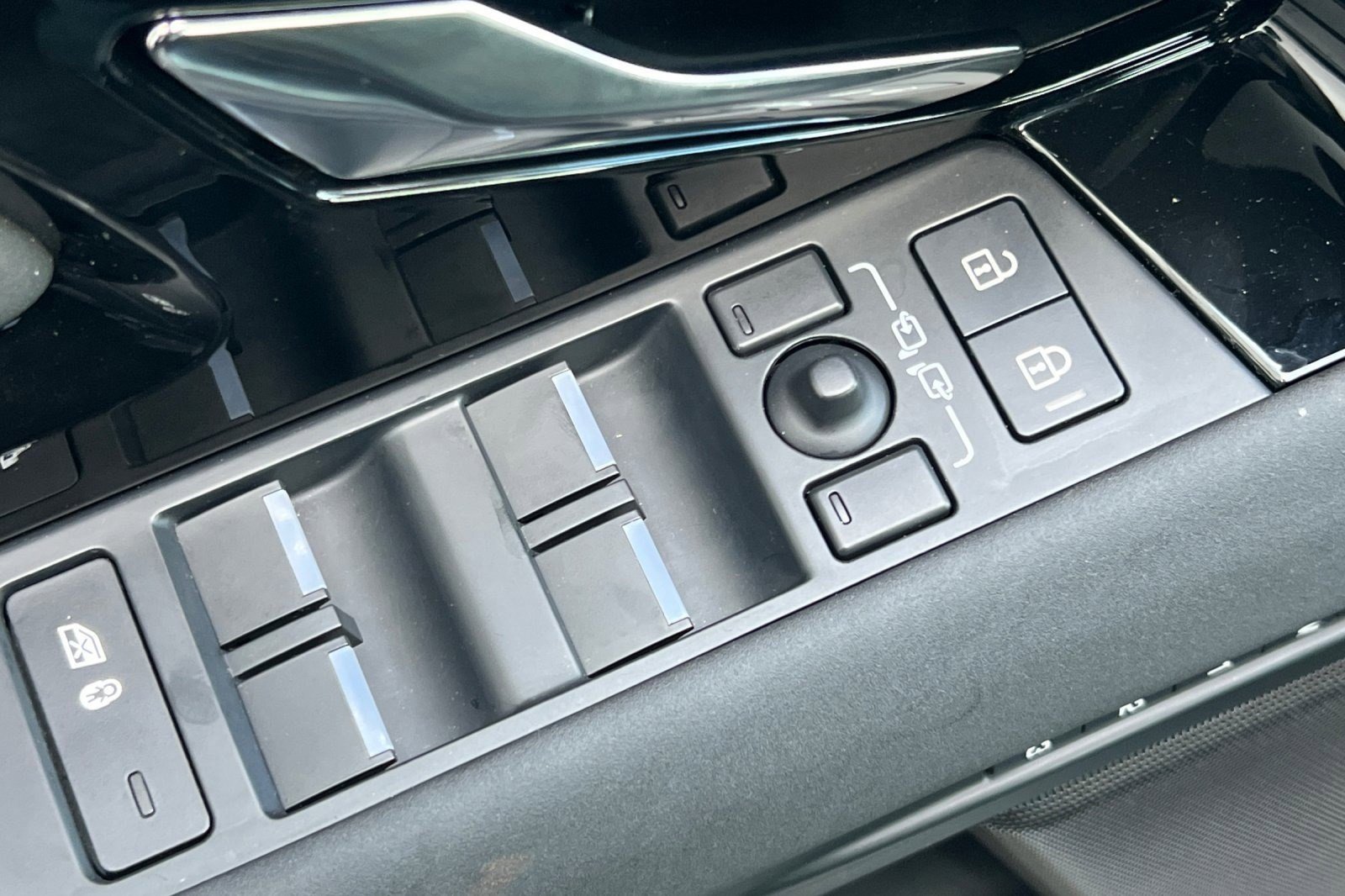 Used 2024 Land Rover Range Rover Evoque Dynamic SE image 13