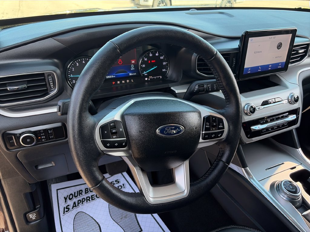 Used 2023 Ford Explorer XLT w/ Equipment Group 202A AWD/4WD image 18