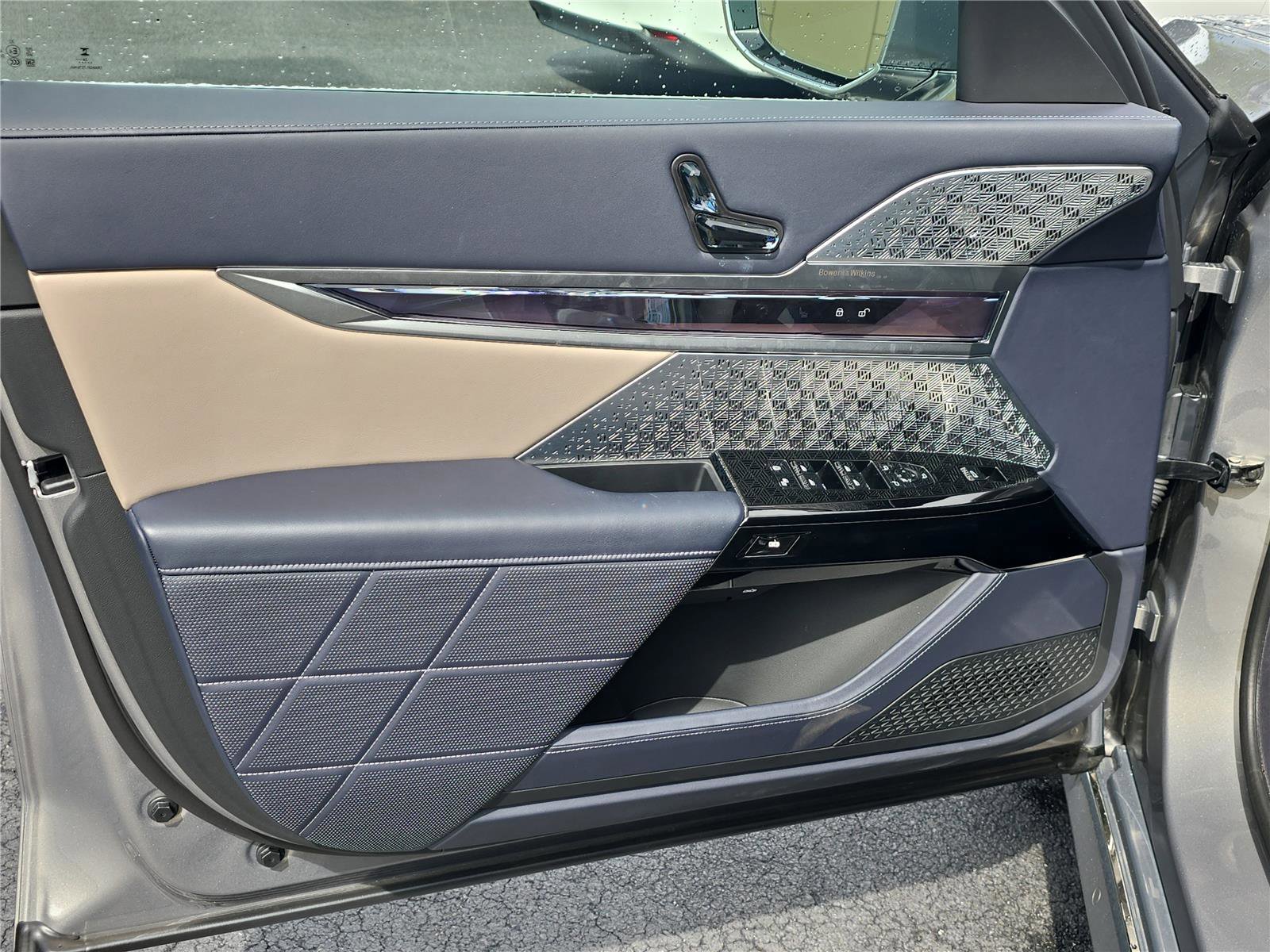 Certified 2025 BMW i7 xDrive60 w/ Executive Package image 15