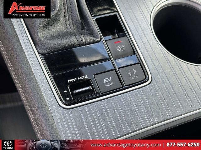 Used 2025 Toyota Sienna XLE FWD image 37