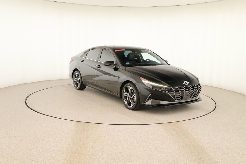 Used 2023 Hyundai Elantra Limited w/ Preferred Accessory Package image 10