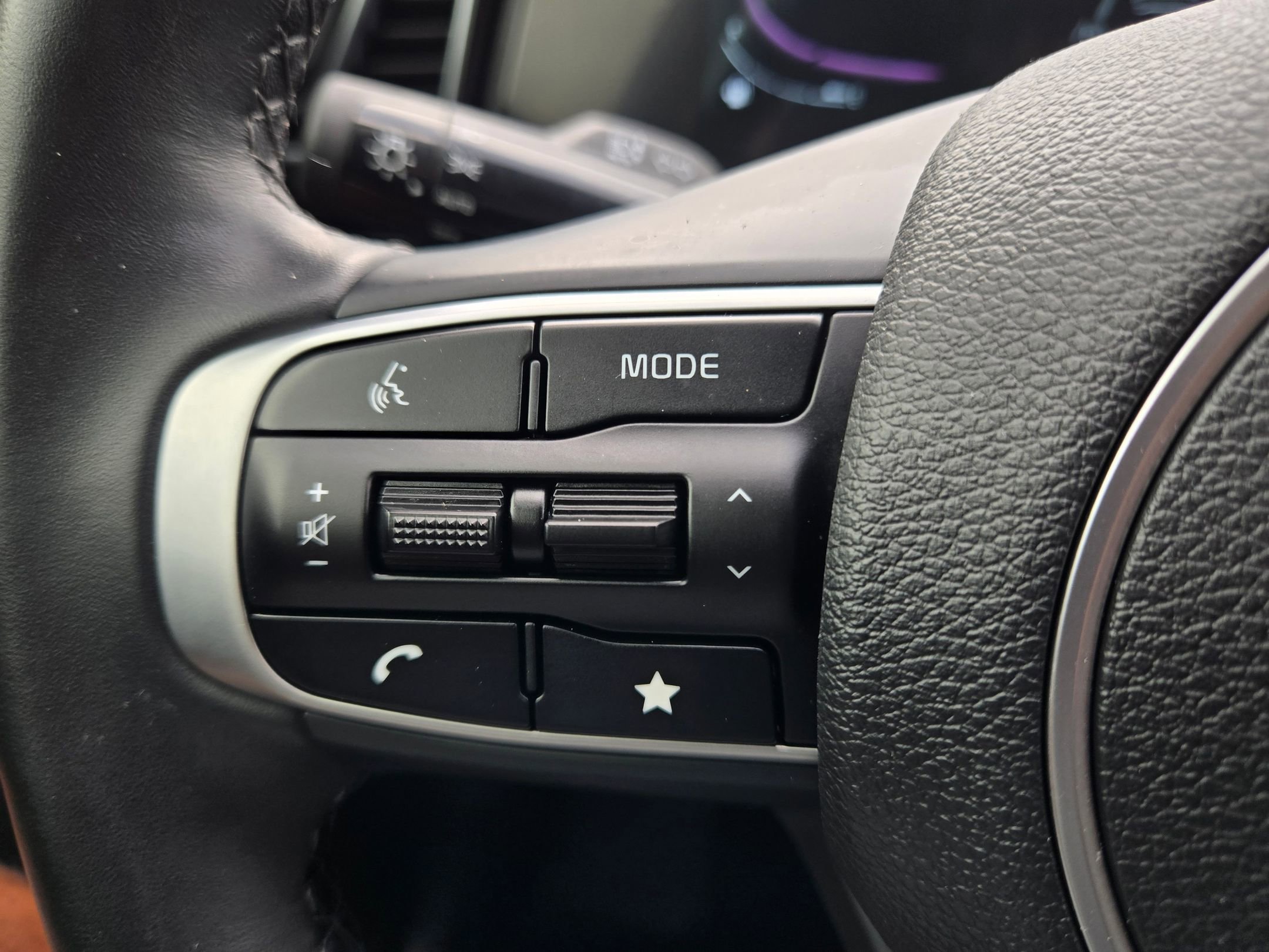 Used 2025 Kia Sportage EX image 24