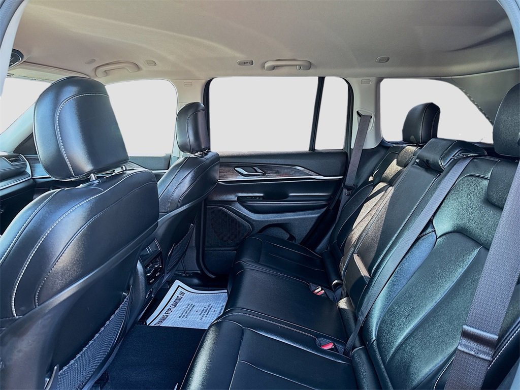 Used 2023 Jeep Grand Cherokee Limited image 18