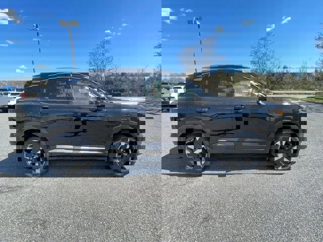 New 2025 Nissan Kicks SR image 4