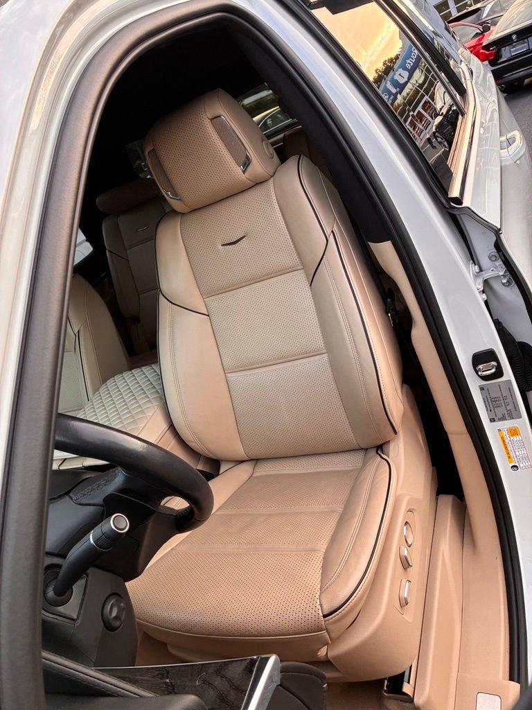 Used 2023 Cadillac Escalade Premium Luxury w/ Performance Package AWD/4WD image 20