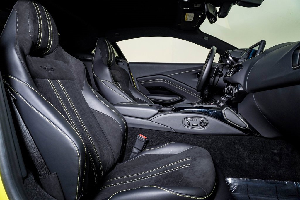 Used 2023 Aston Martin V8 Vantage Coupe image 18