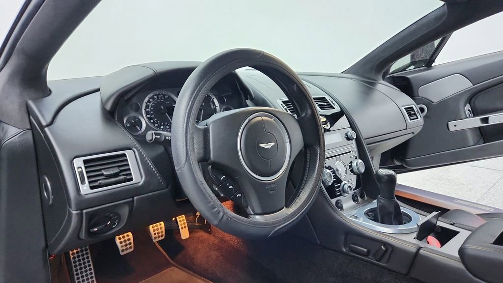 Used 2015 Aston Martin V8 Vantage Coupe image 13