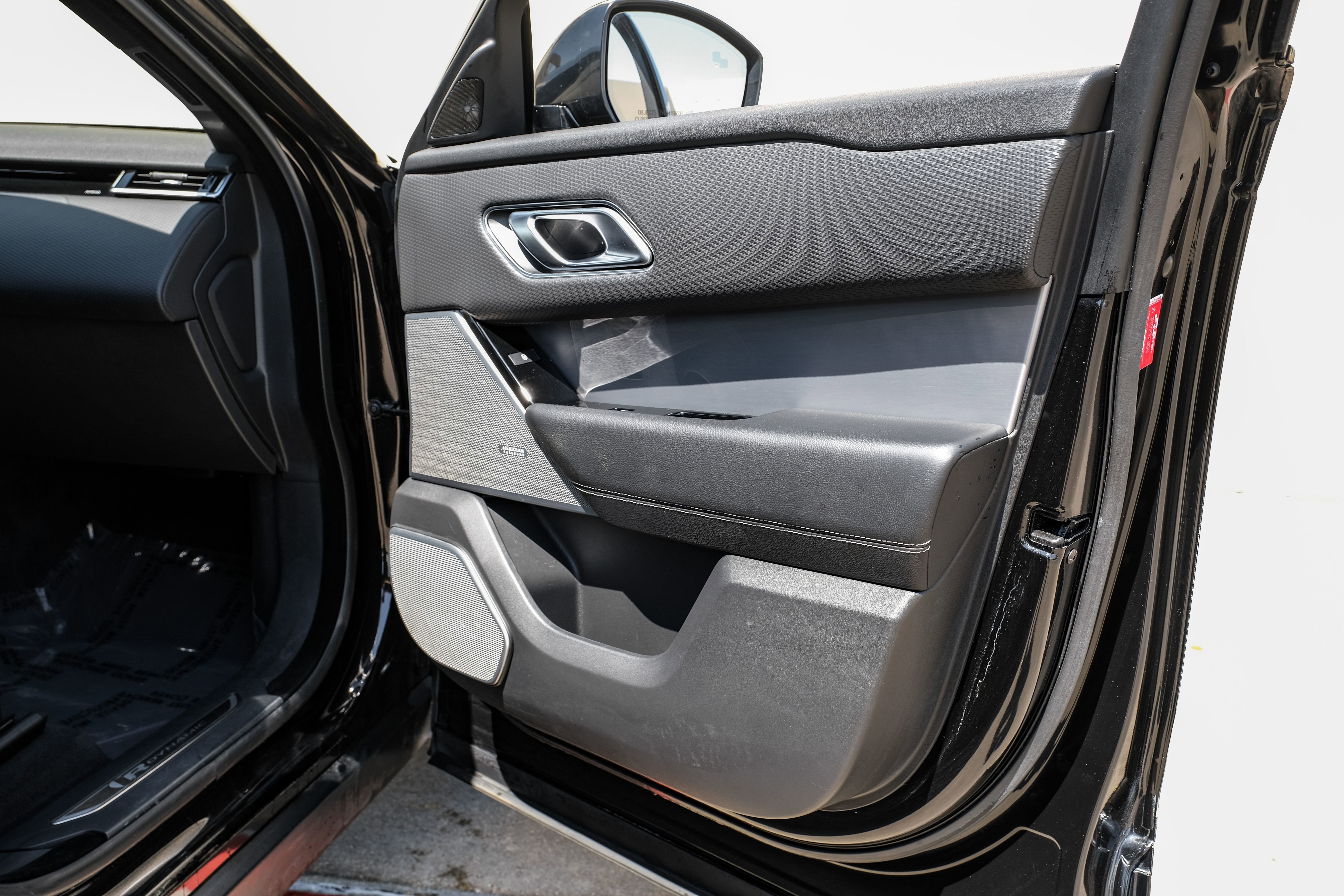 Used 2020 Land Rover Range Rover Velar R-Dynamic S AWD/4WD image 41