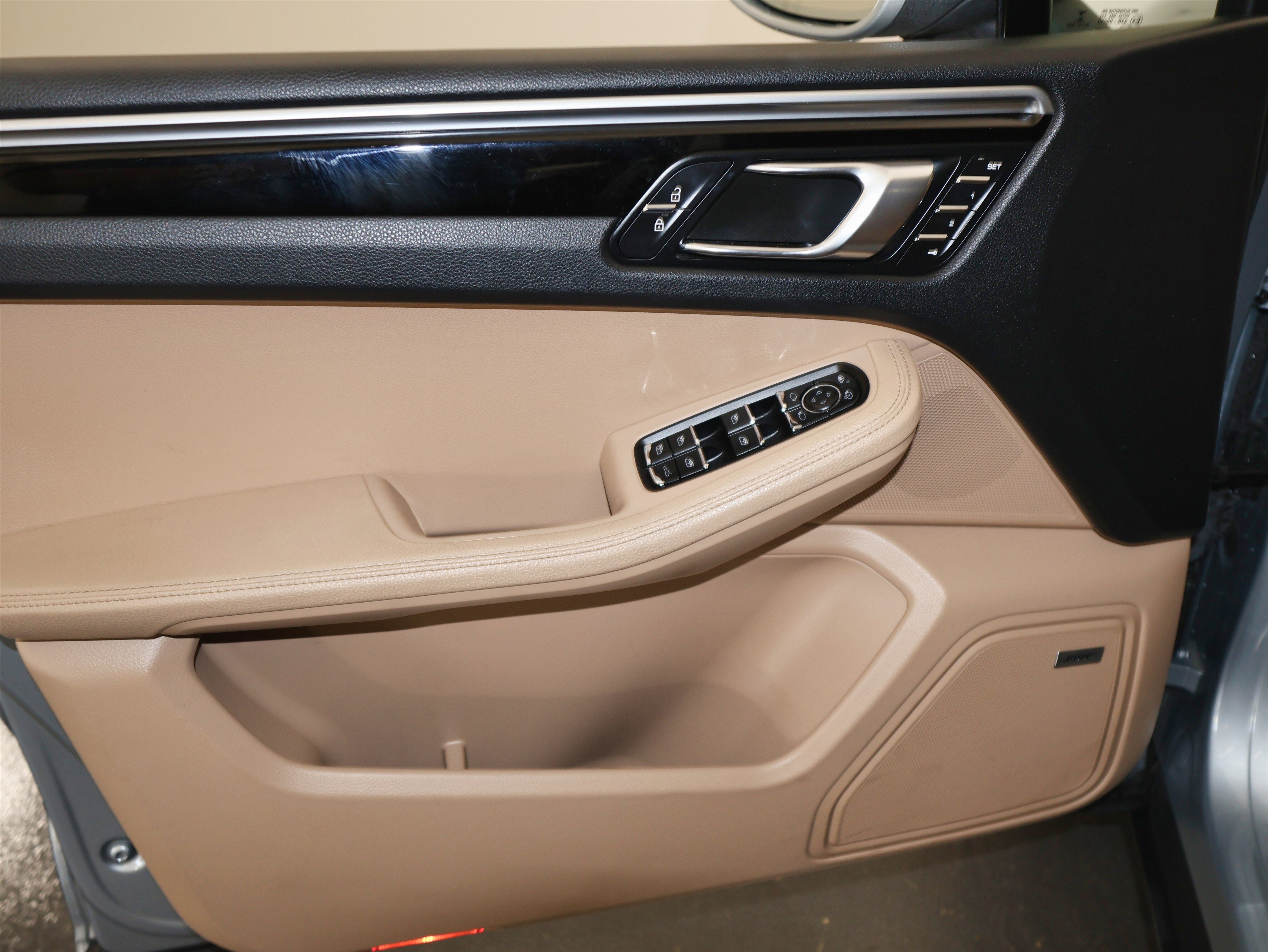 Used 2021 Porsche Macan S image 25