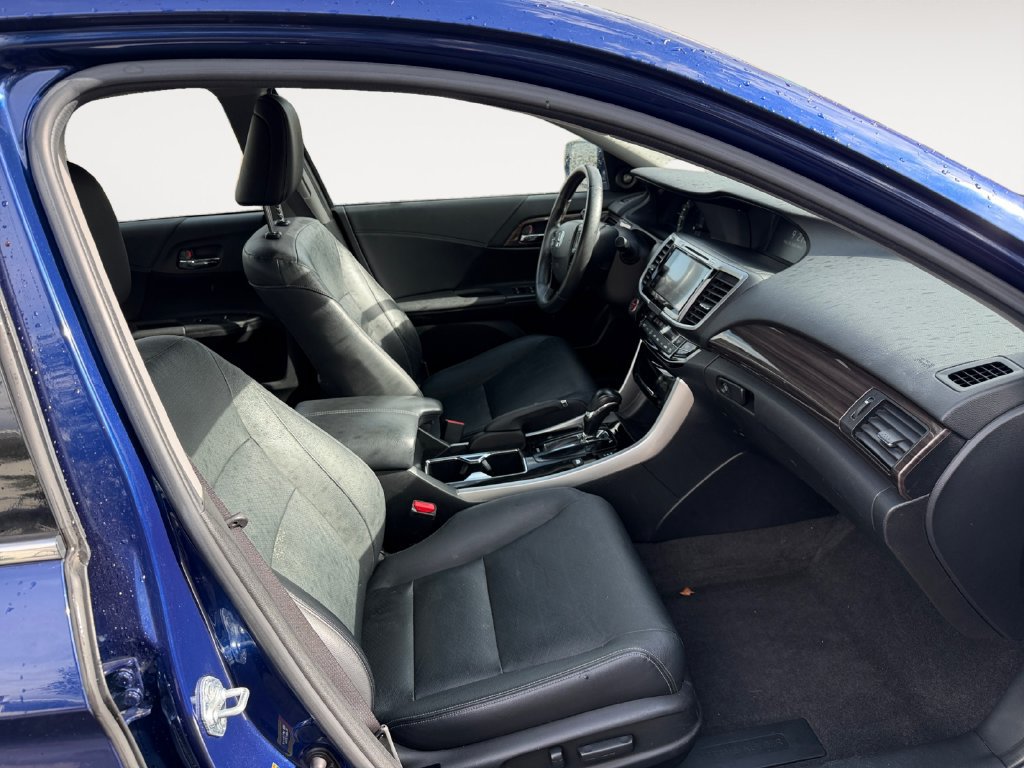 Used 2017 Honda Accord Touring image 15
