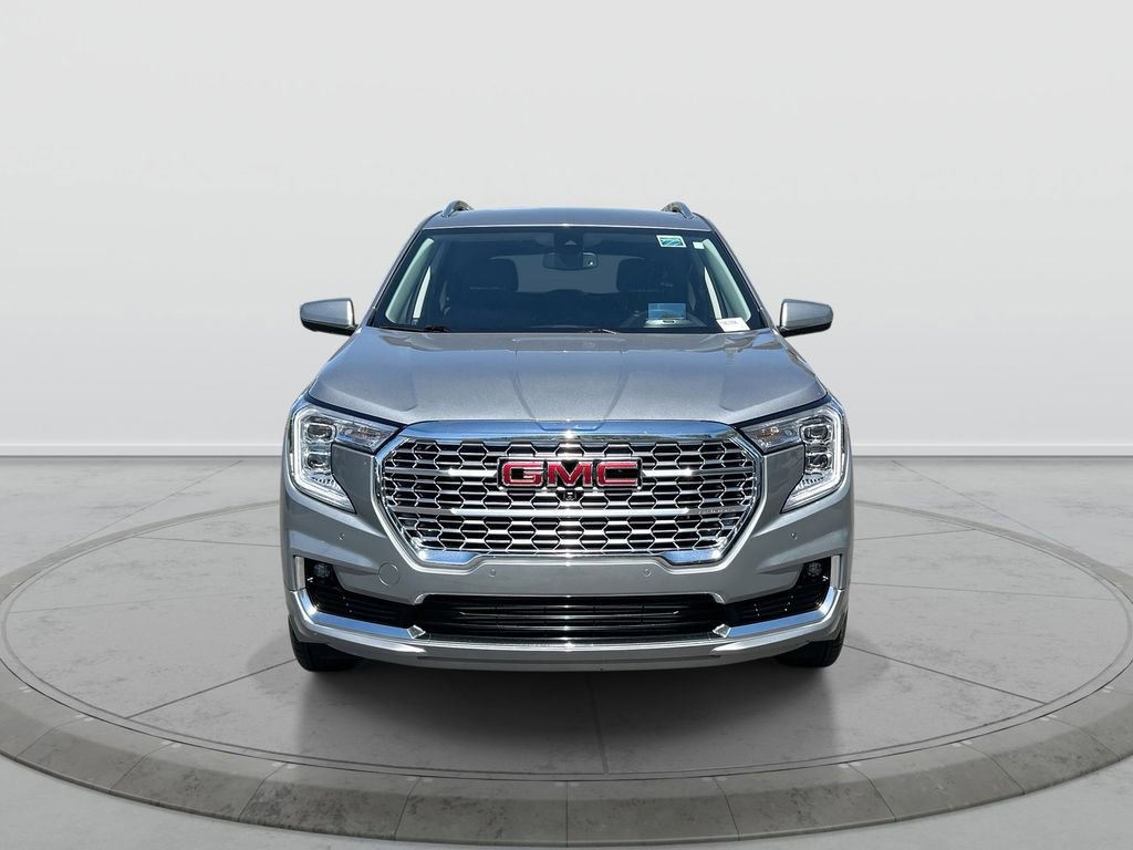 Used 2024 GMC Terrain Denali w/ Denali Premium Package AWD/4WD image 3
