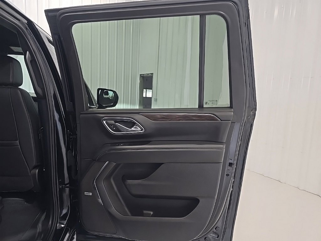 Used 2024 Chevrolet Suburban LT image 24