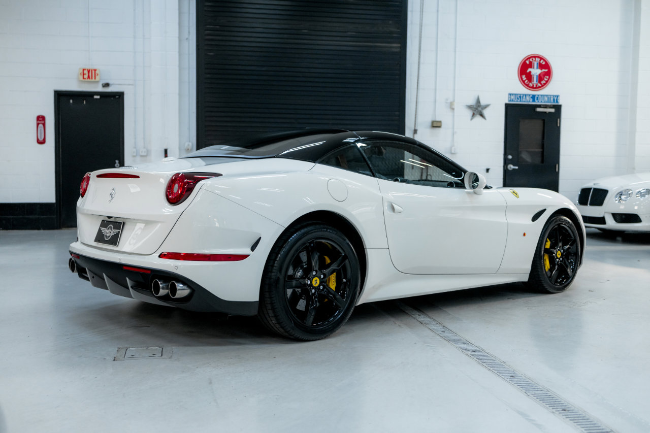Used 2016 Ferrari California T image 14