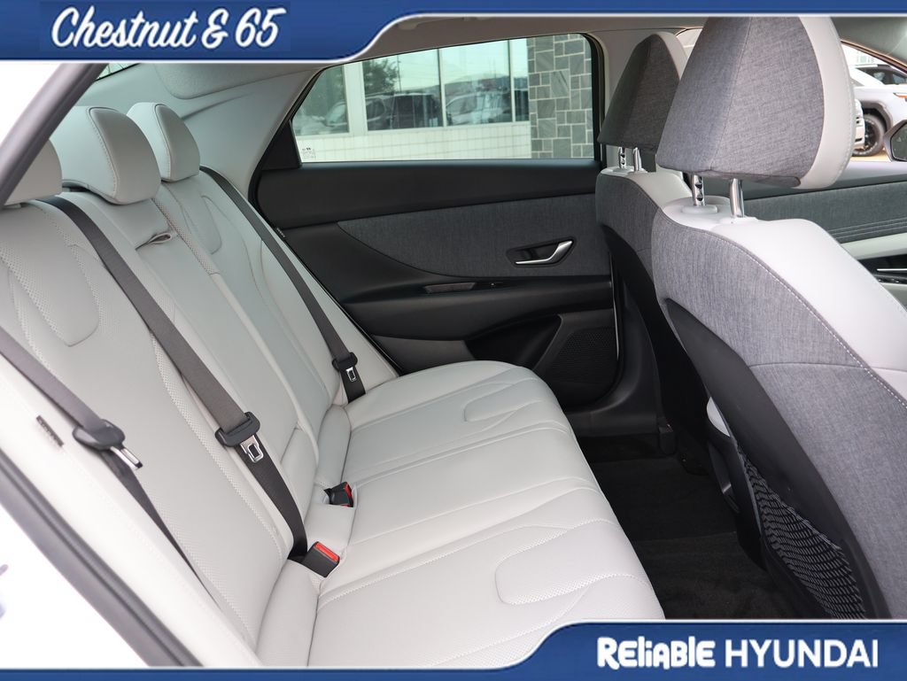 Certified 2025 Hyundai Elantra Limited FWD image 12