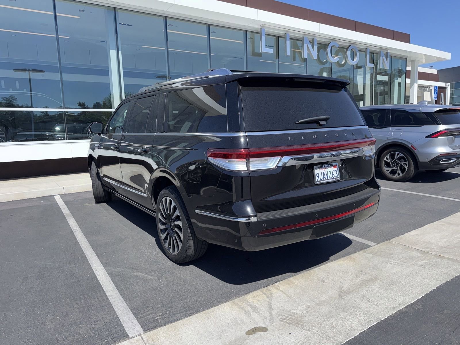 Certified 2023 Lincoln Navigator L Black Label AWD/4WD image 9