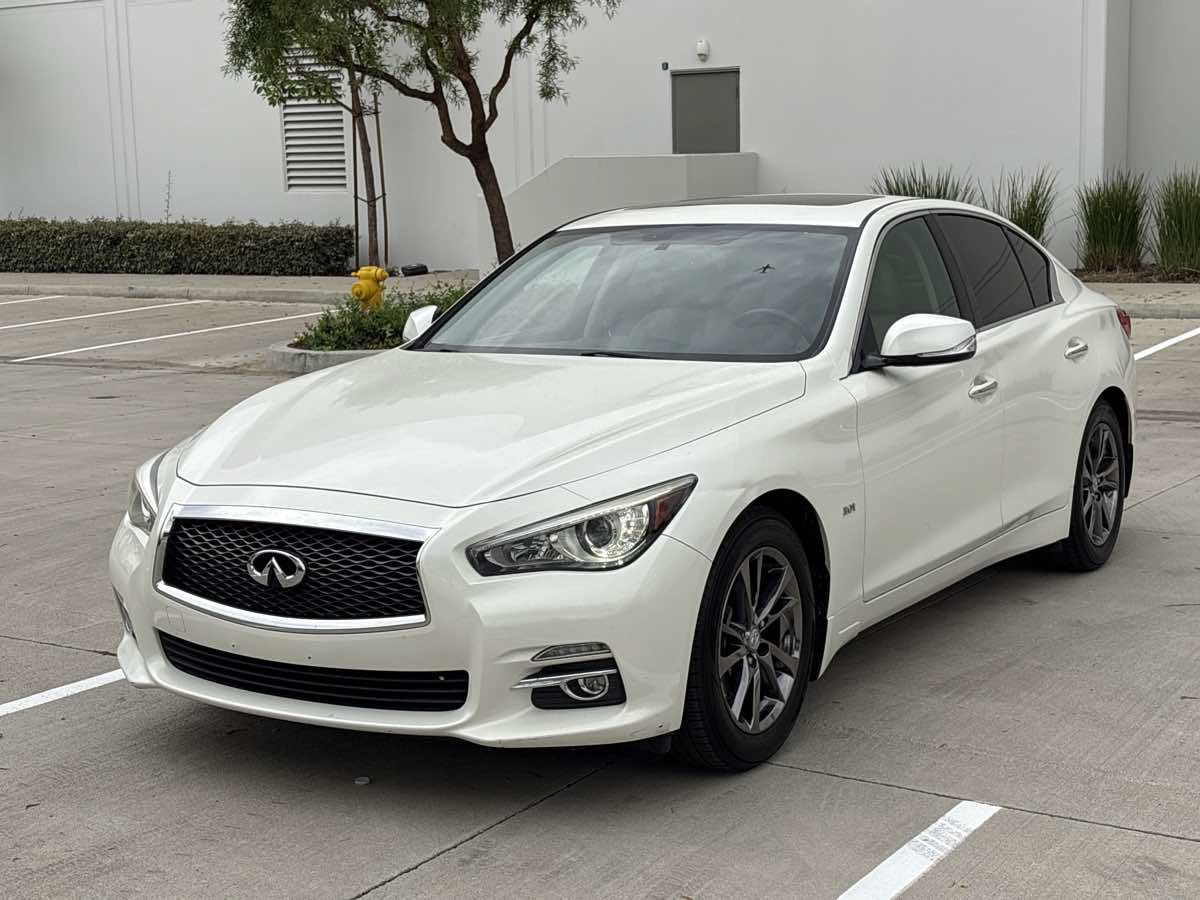 Used 2017 INFINITI Q50 Signature Edition w/ All Weather Package (L93) RWD image 7