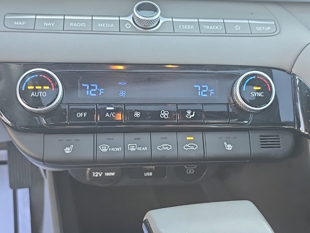 Used 2025 Hyundai Elantra SEL image 22