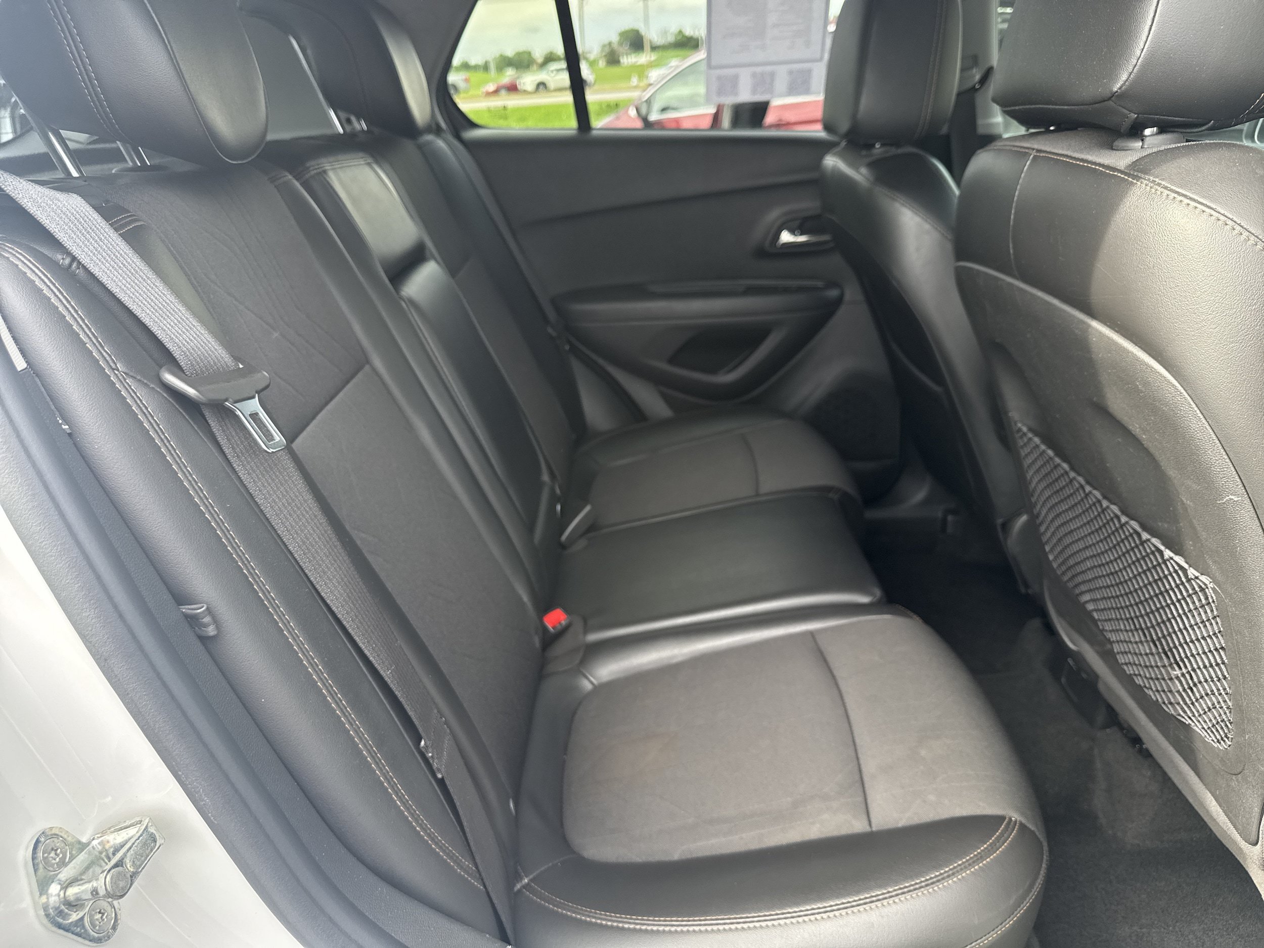 Used 2020 Chevrolet Trax LT w/ LT Convenience Package FWD image 12