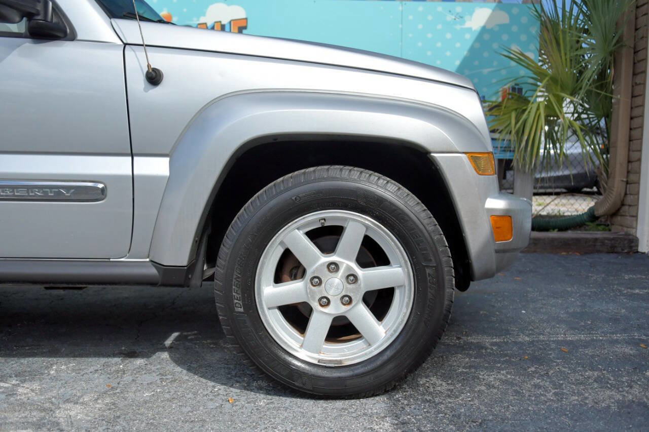 Used 2005 Jeep Liberty Limited image 39