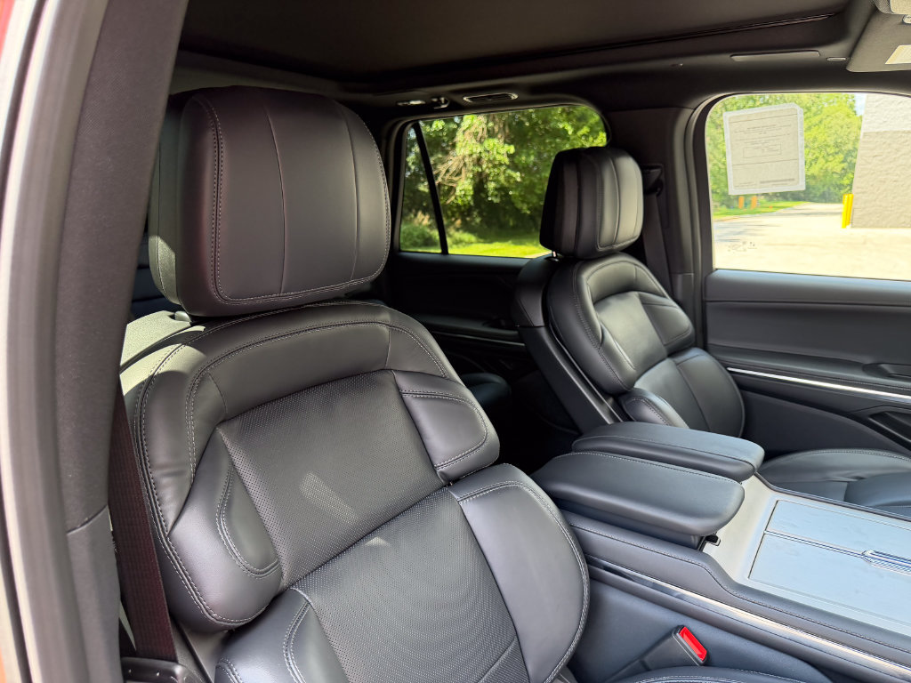 New 2027 Lincoln Navigator Reserve w/ Jet Appearance Package AWD/4WD image 38