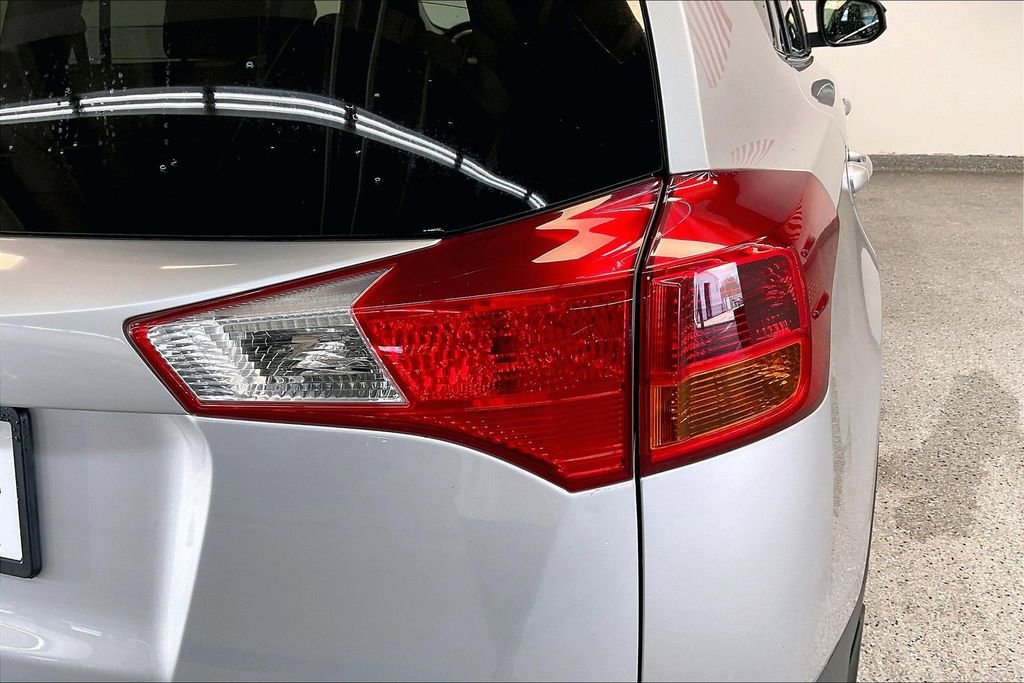 Used 2015 Toyota RAV4 LE image 25