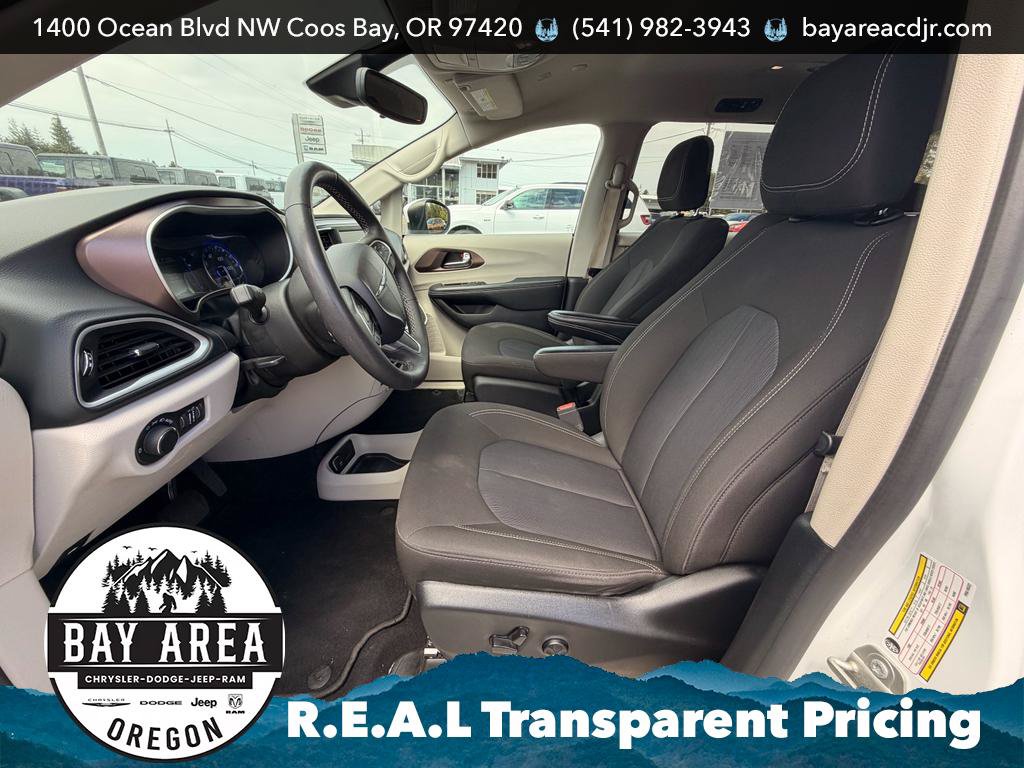 Used 2023 Chrysler Voyager LX FWD image 13