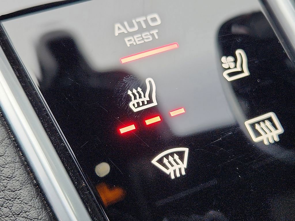 Used 2022 Porsche Panamera image 22