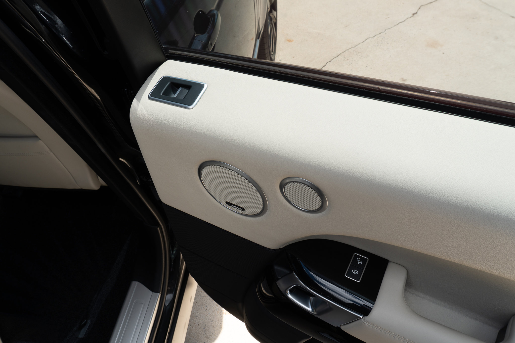 Used 2016 Land Rover Range Rover Supercharged image 29