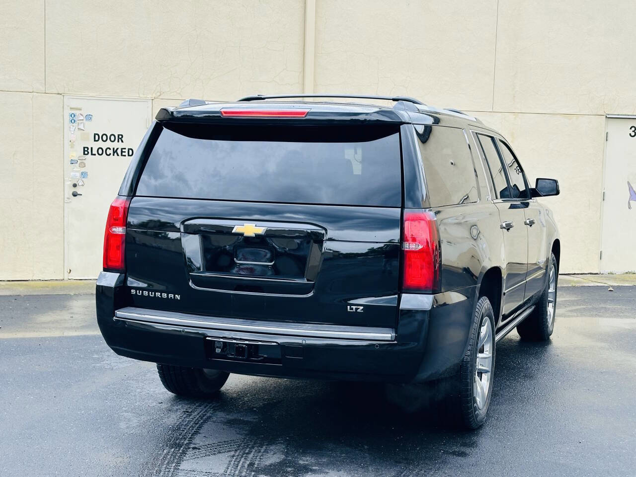 Used 2015 Chevrolet Suburban LTZ image 5