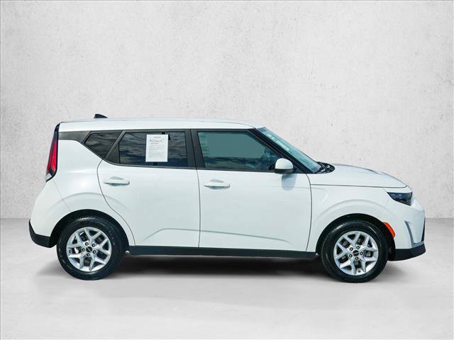 Used 2024 Kia Soul LX w/ Option Group 015 FWD image 4