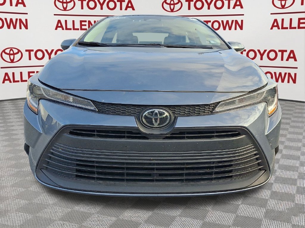 Used 2025 Toyota Corolla LE w/ LE Premium Package FWD image 2