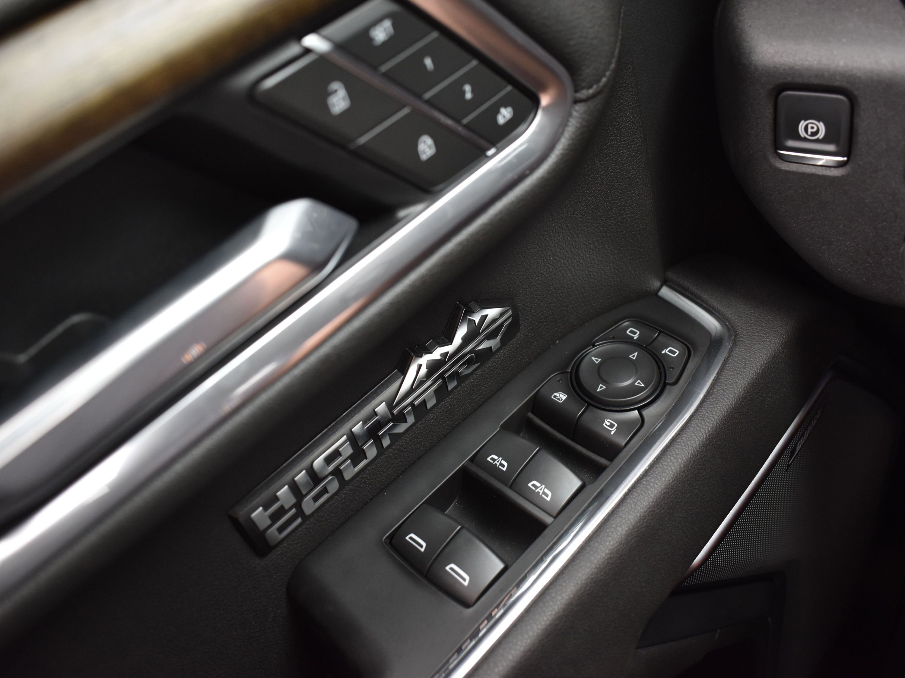 Used 2025 Chevrolet Silverado 1500 High Country image 24