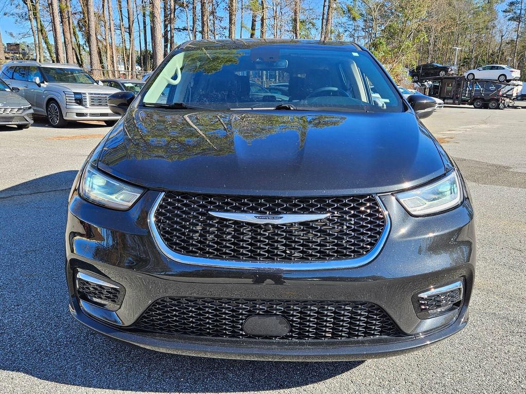 Used 2023 Chrysler Pacifica Touring-L image 2
