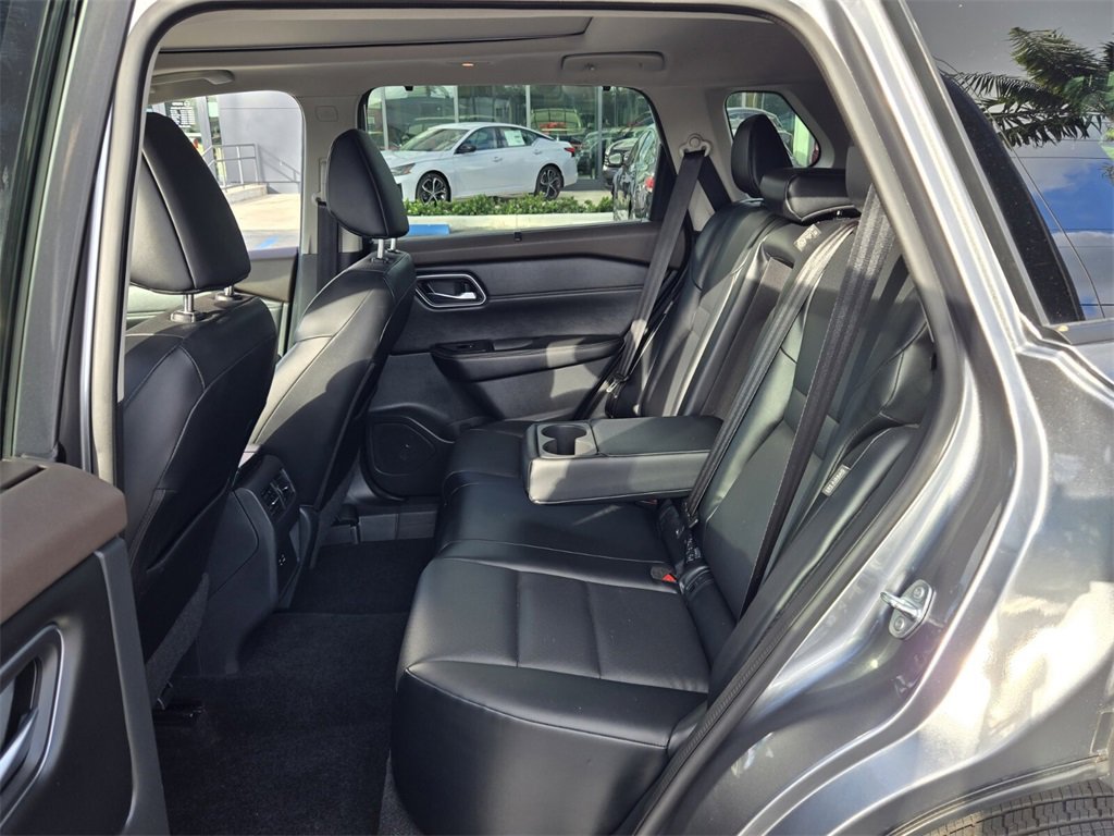 Used 2021 Nissan Rogue SV w/ Premium Package image 13