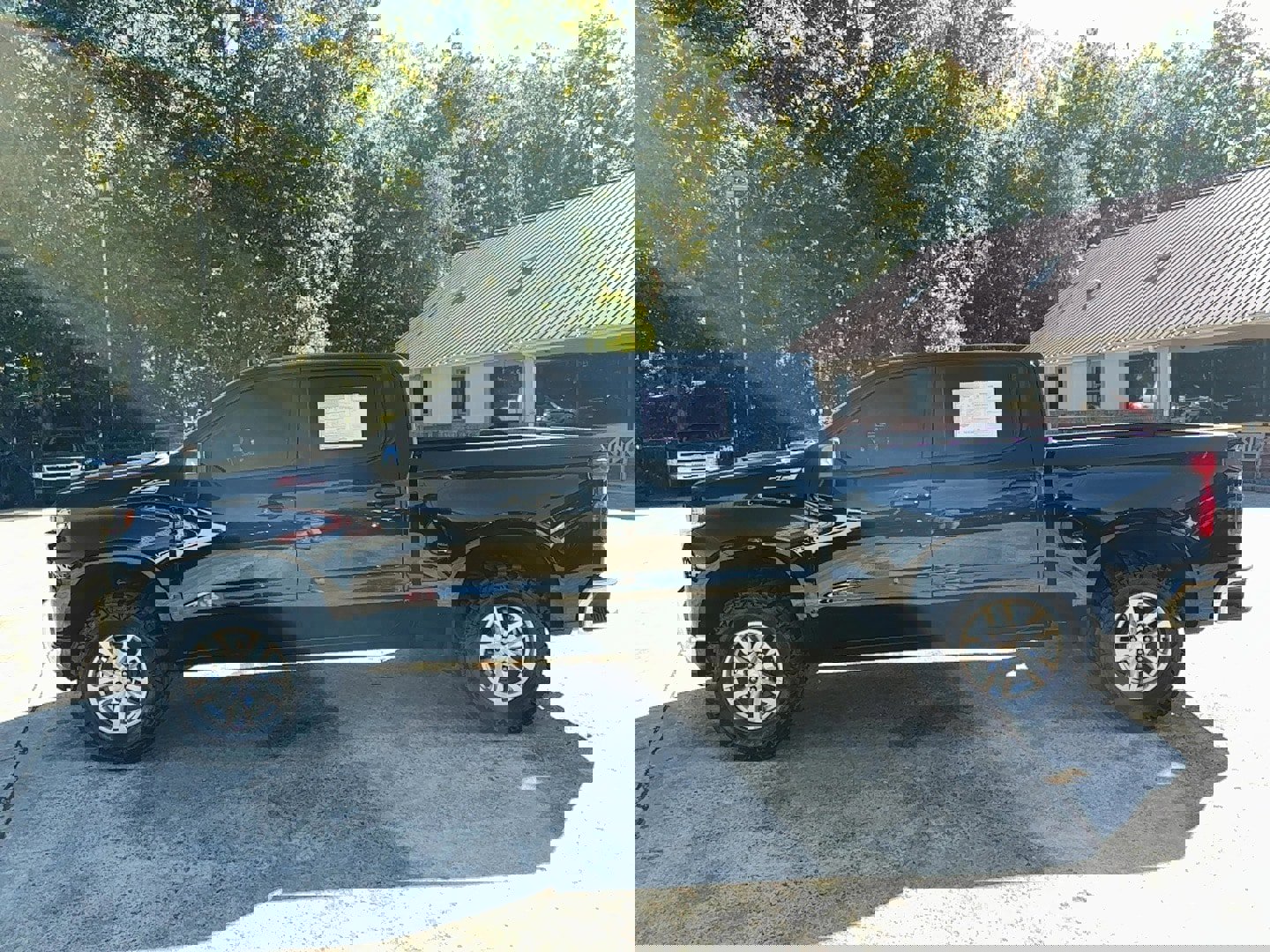 Used 2022 Chevrolet Silverado 1500 LT image 8